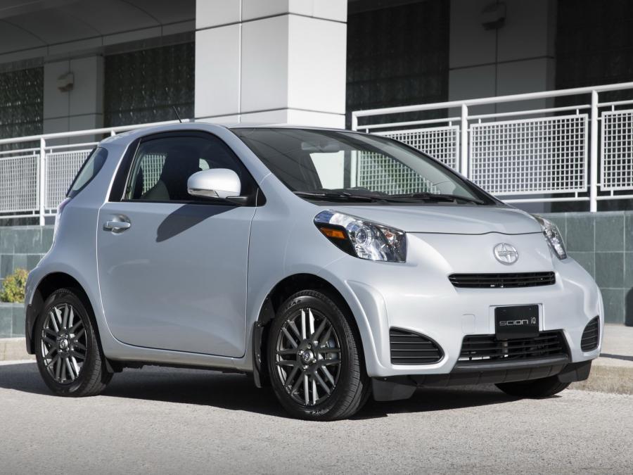  Scion iQ 10 Series 2013 года  (фото 5 из 11)